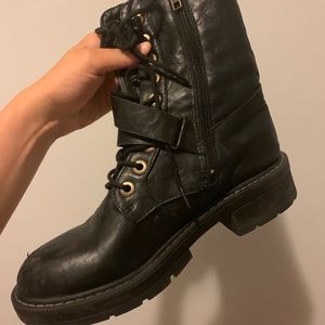 Combat boots!!